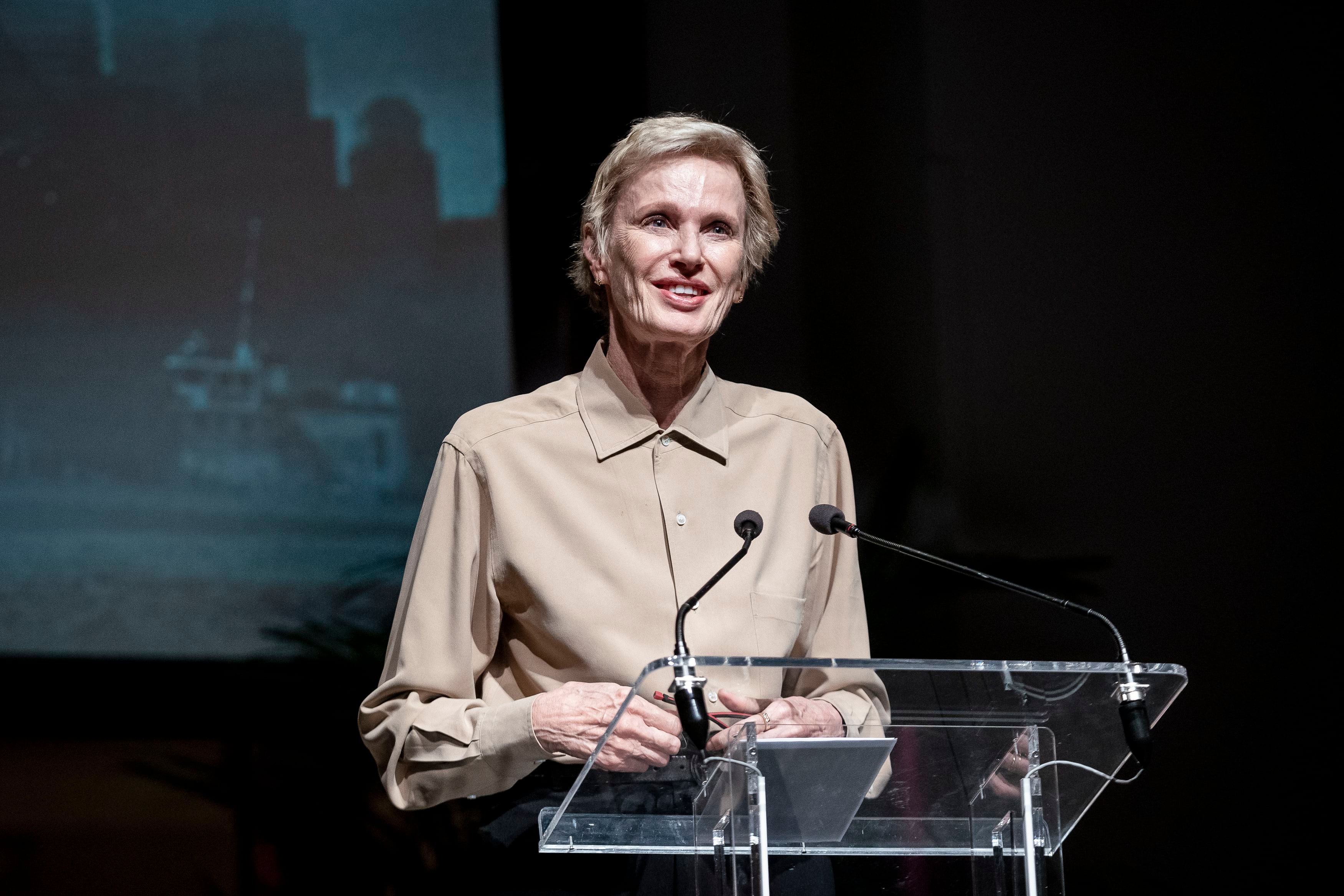 Siri Hustvedt, este lunes en el Círculo de Bellas Artes en Madrid en el homenaje de Seix Barral a Paul Auster. (A. Pérez Meca/Europa Press)