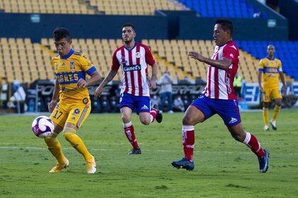 SAN NICOLÁS DE LOS GARZA, NUEVO LEÓN, 03 DE OCTUBRE DE 2020.- Tigres logra vencer al equipo de San Luis en la jornada 13 de La Liga MX, Guardianes 2020, disputada en el estadio universitario;  tres goles a cero.  FOTO: GABRIELA PÉREZ MONTIEL / CUARTOSCURO.COM