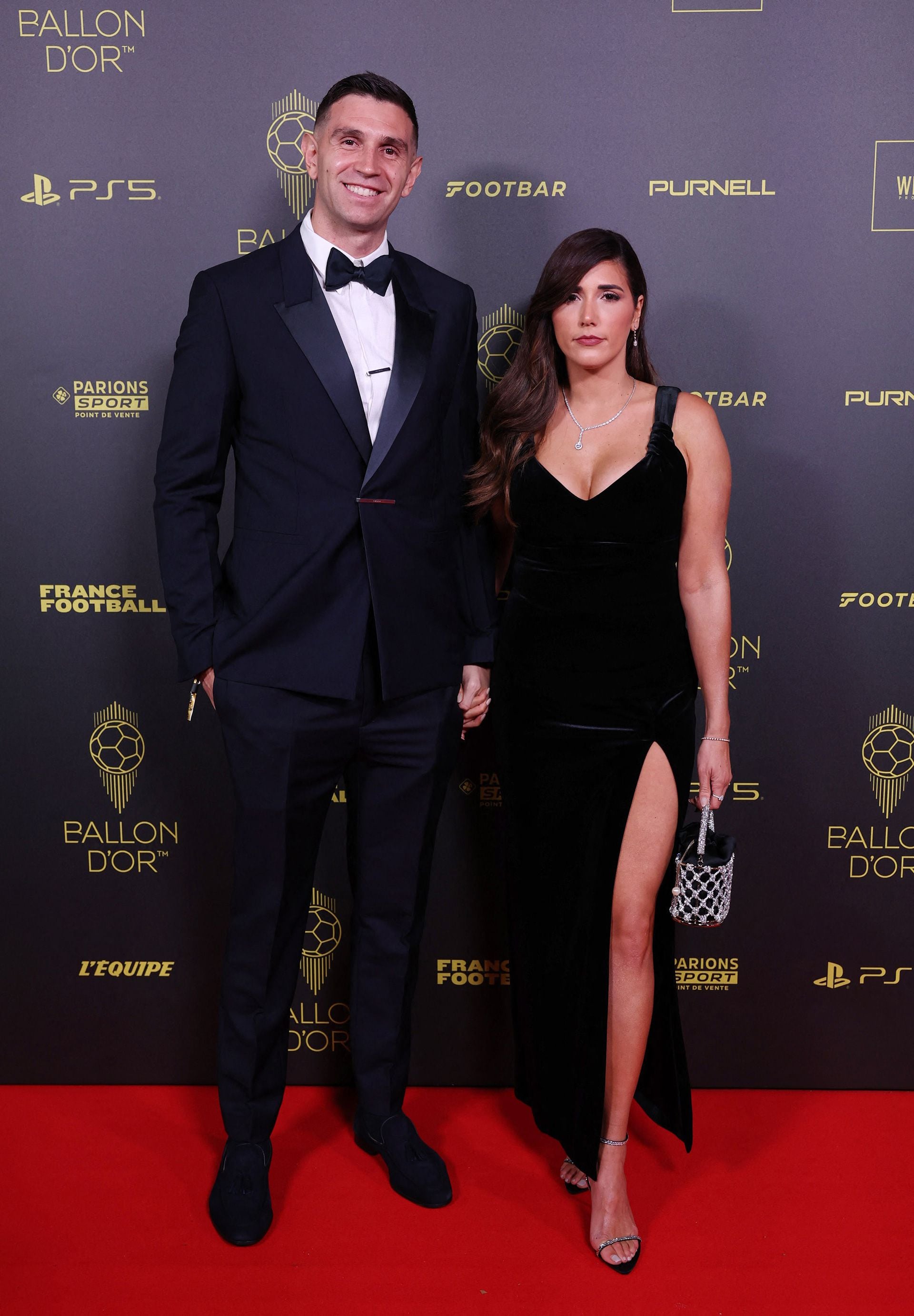 Dibu Martínez y su esposa Mandinha, durante la gala del Balón de Oro (REUTERS/Stephanie Lecocq)