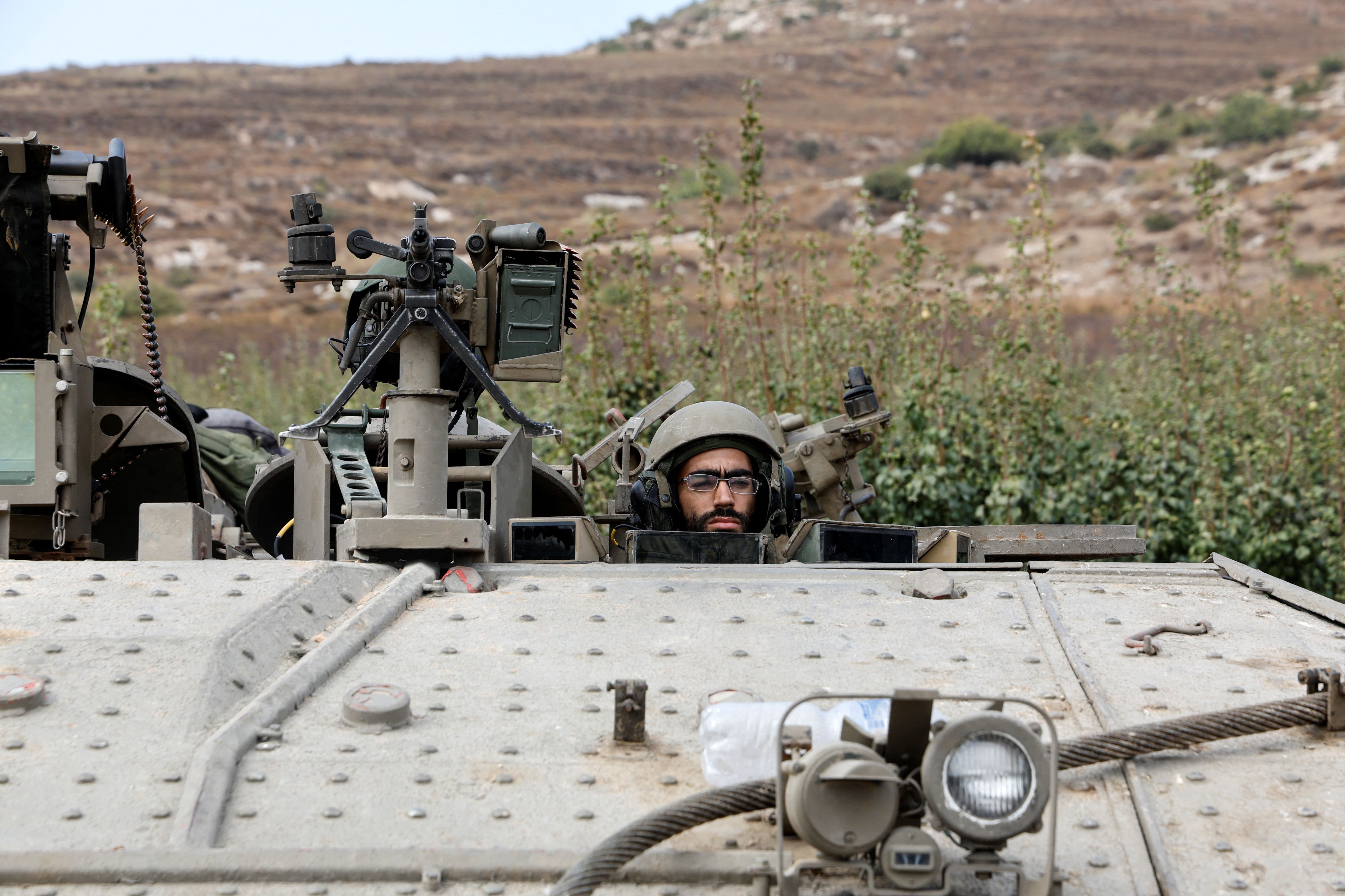 Un soldado israelí en la frontera con el Líbano (Reuters)