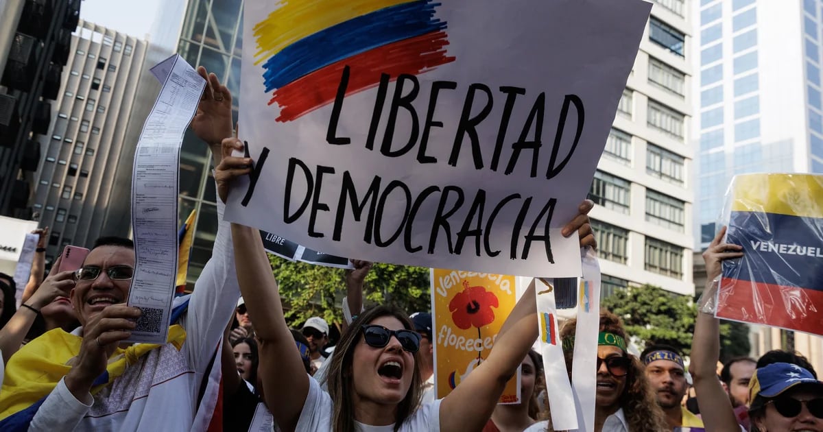 Venezuelans in more than 300 cities around the world joined in massive protests to say “no” to Maduro's fraud.