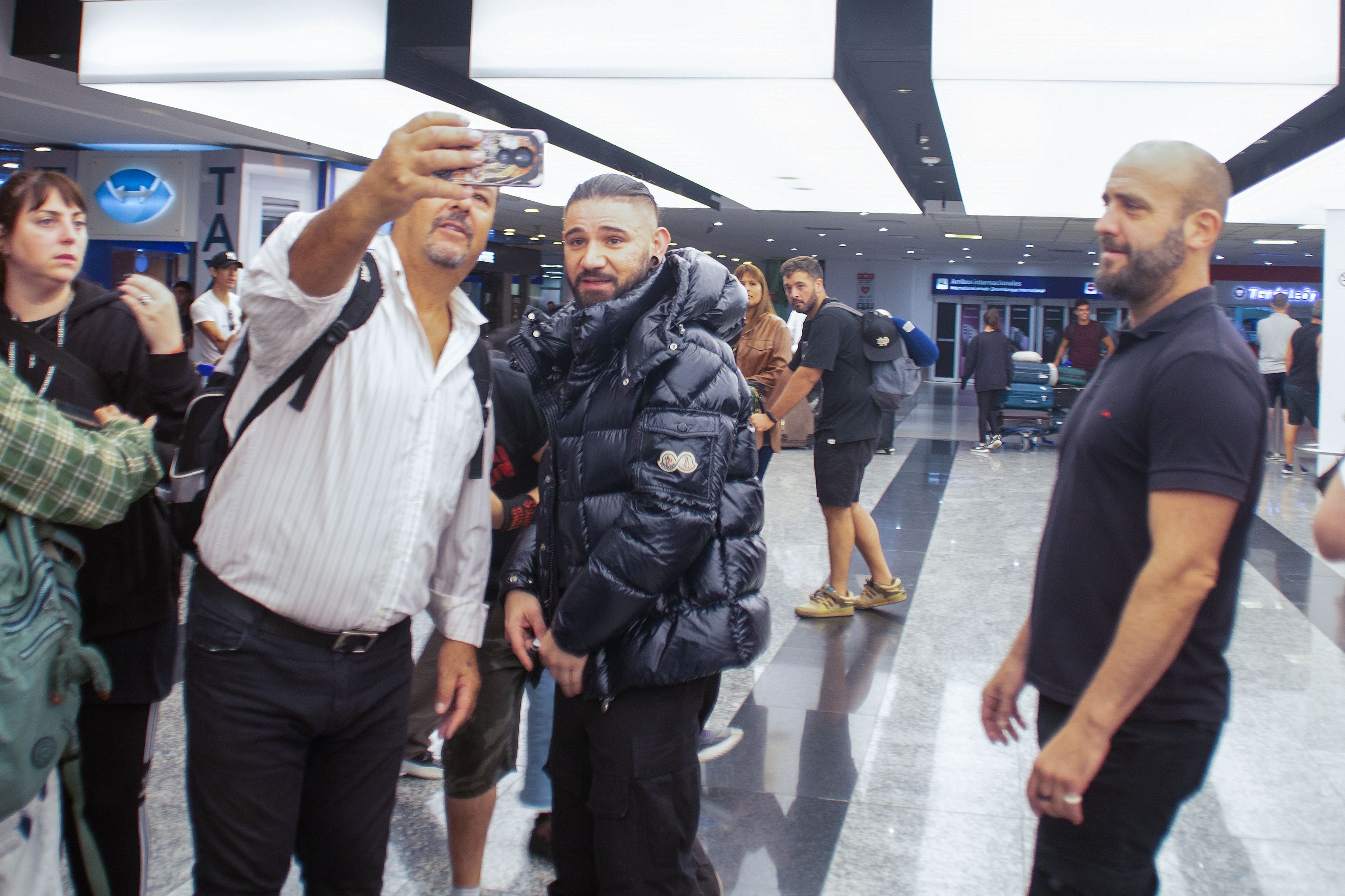 Bzrp y Skrillex arribaron al aeropuerto Ezeiza