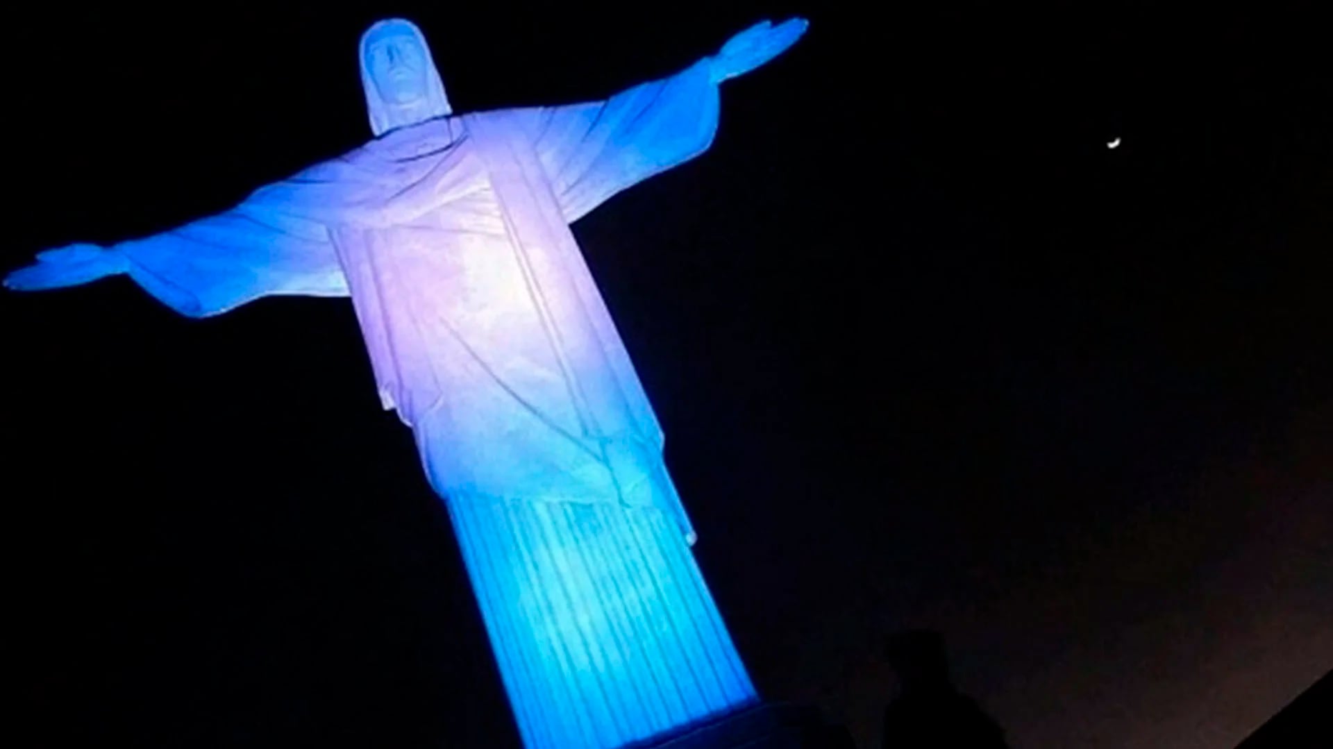 El Cristo Redentor de Río de Janeiro homenajeó al pueblo argentino.