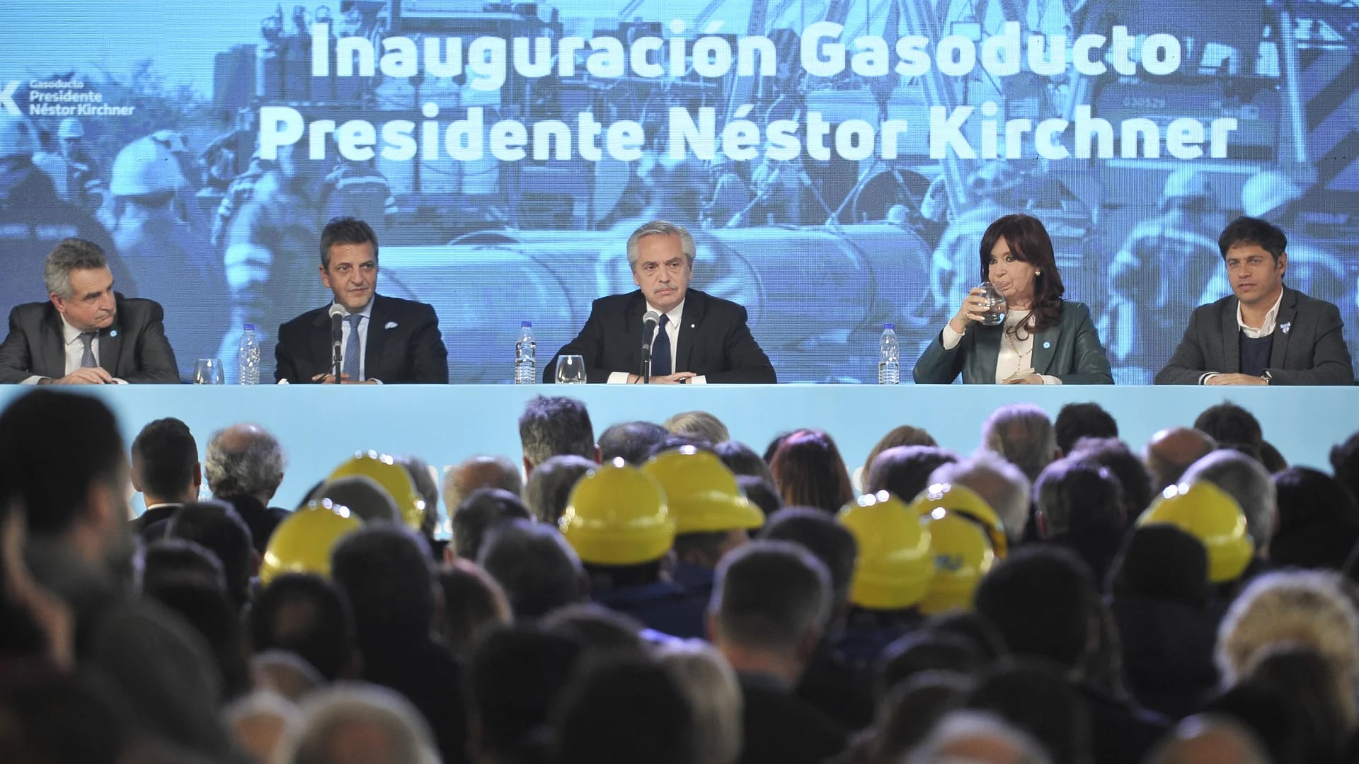 El acto del domingo. Rossi, Massa, Alberto Fernández, Cristina Kirchner y Axel Kicillof. (foto Gustavo Gavotti)