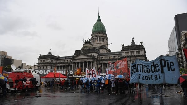 Pese a la lluvia, las agurpaciones sociales se hicieron presentes en el Congreso