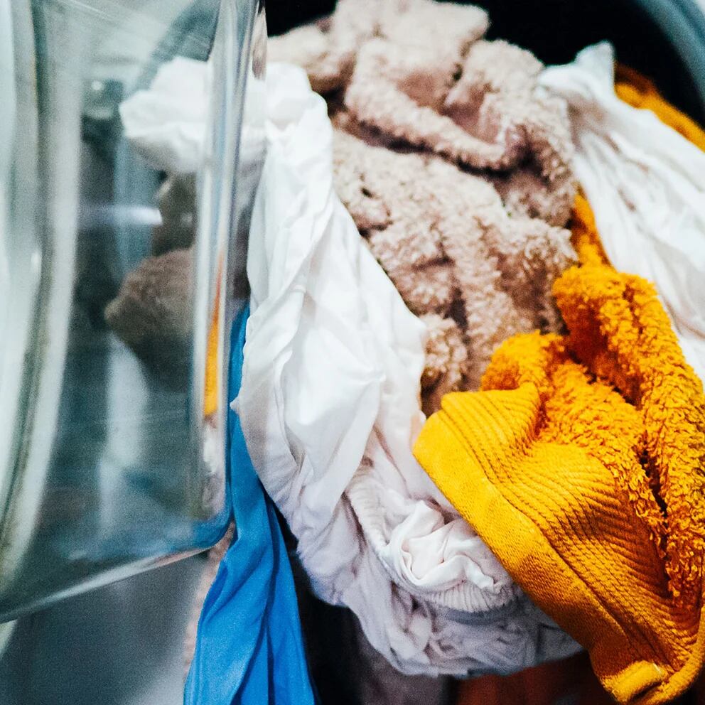 Lavar y secar la ropa también contamina el aire: cómo reducir el impacto