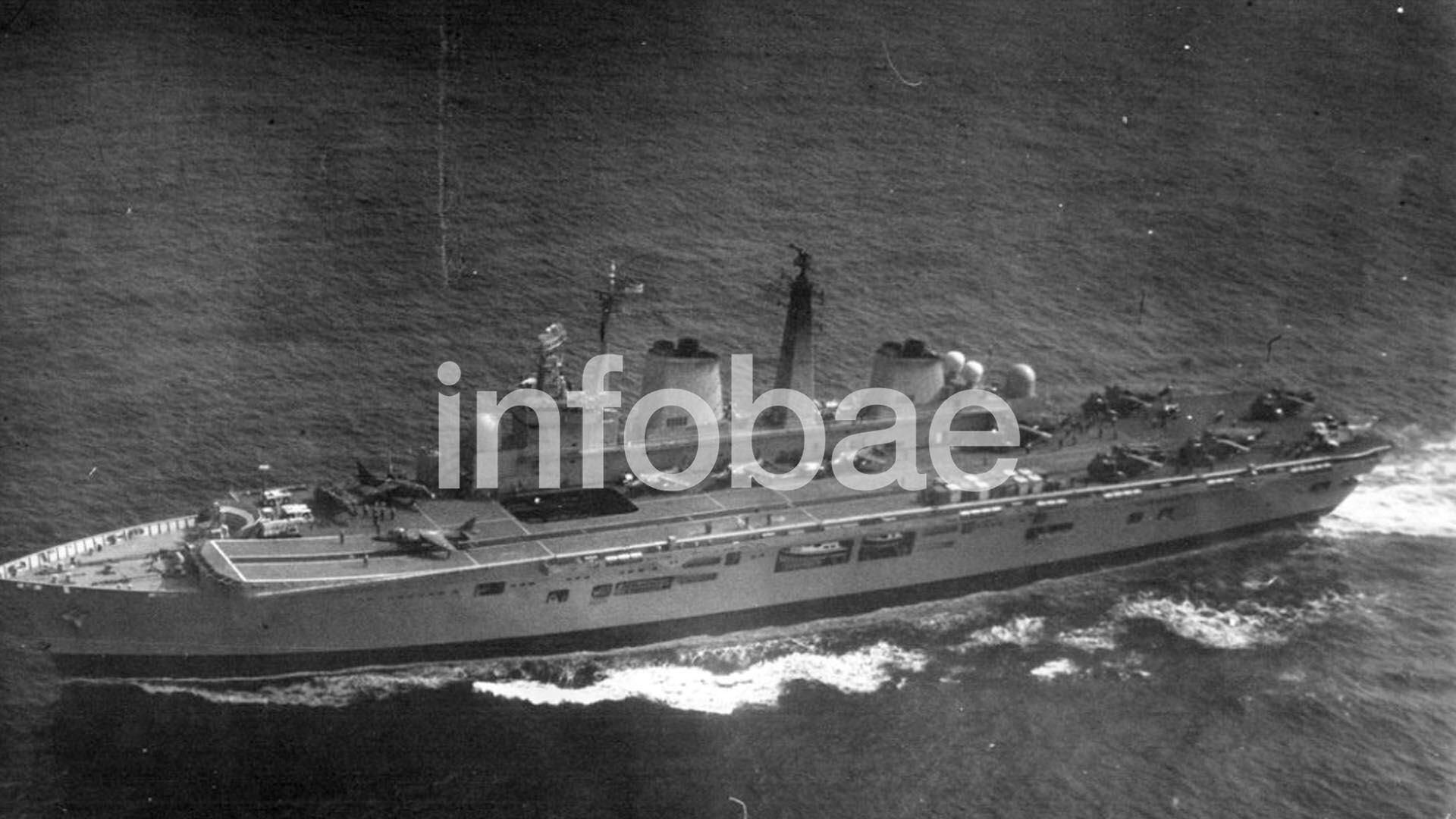 (El portaaviones británico HMS Invincible fotografiado por un avión TU-95RTs de la Aviación Naval de la Unión Soviética cuando se encontraba regresando de Malvinas)