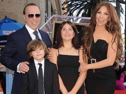 Thalía junto a su esposo, Tommy Mottola, y sus dos hijos (Foto: Instagram @tommymottola)