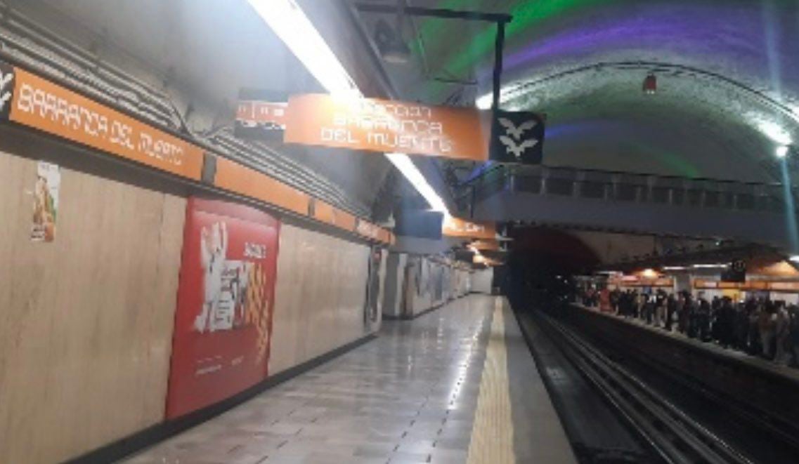 Es el tercer día consecutivo en el que el Metro registra personas en las vías.