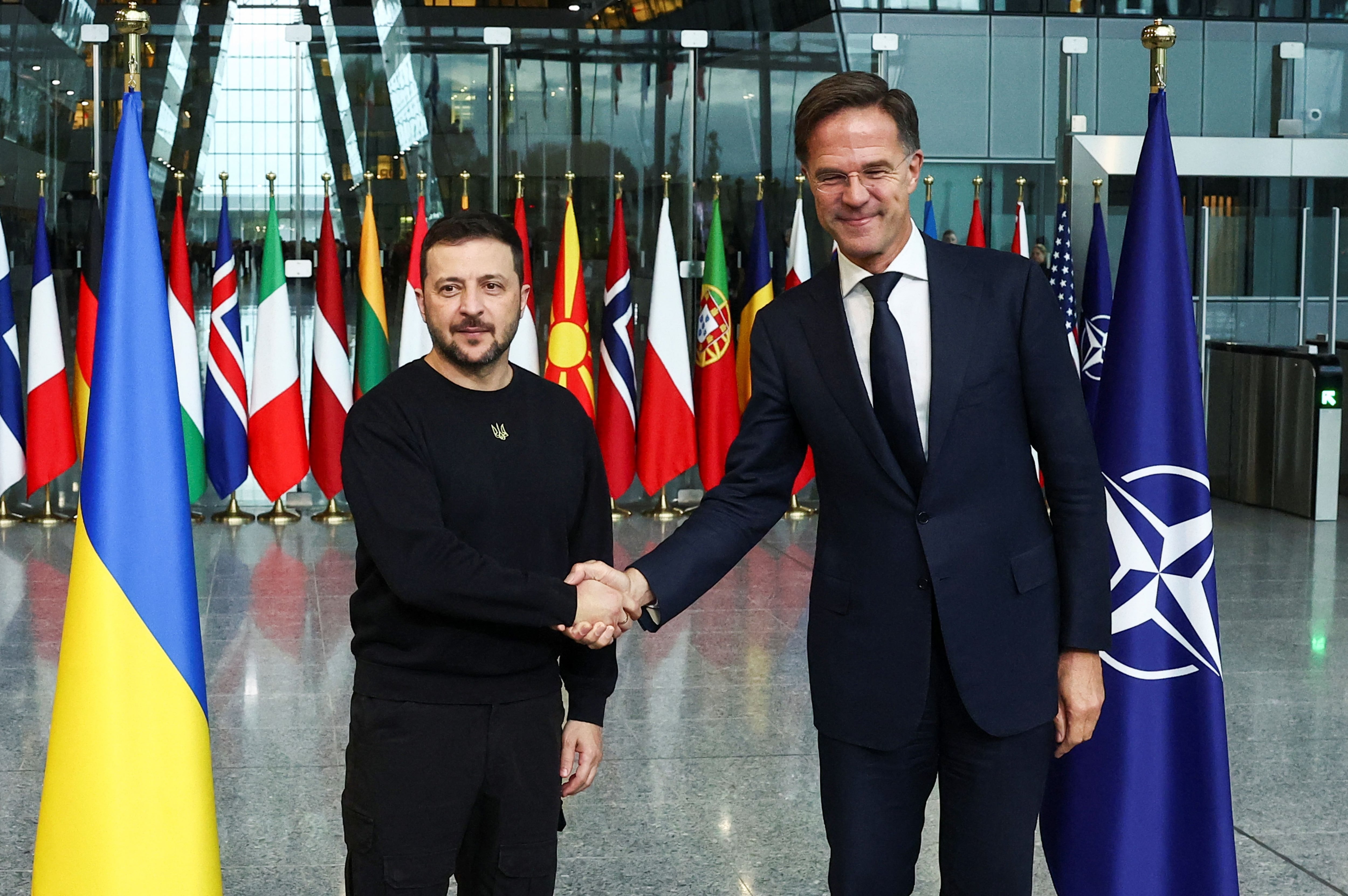 El Presidente de Ucrania, Volodymyr Zelenskiy, y el Secretario General de la OTAN, Mark Rutte, en Bruselas, Bélgica (REUTERS/Yves Herman)