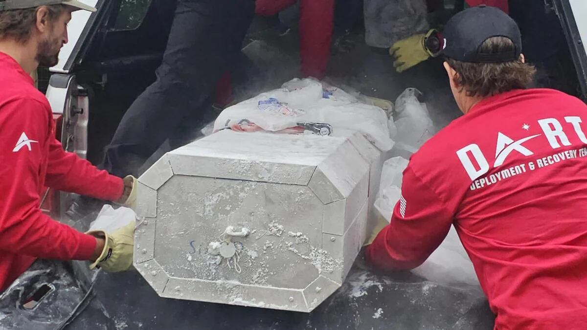 Mantuvo a su abuelo congelado en un bloque de hielo más de 30 años como parte de un experimento de criopreservación