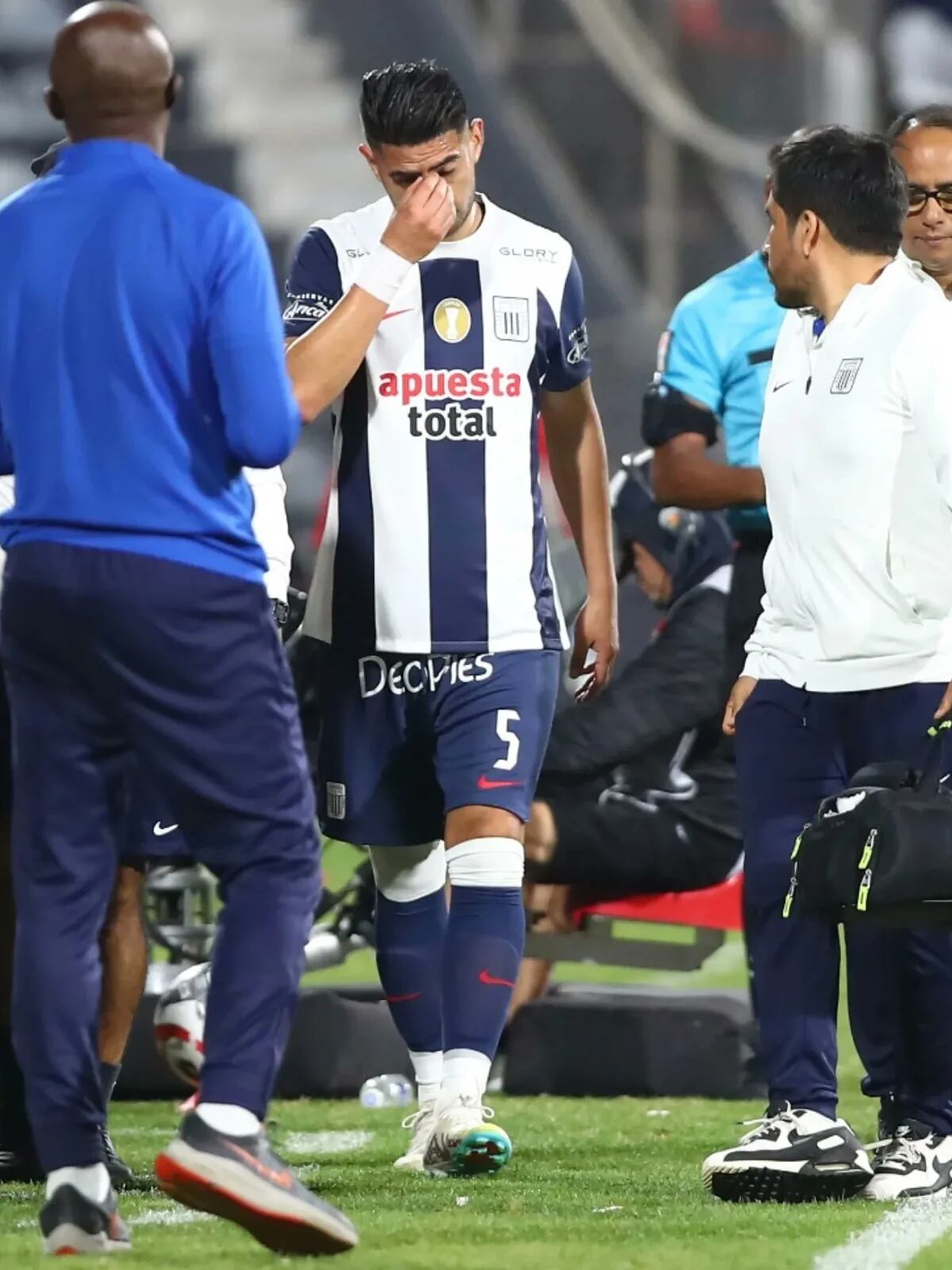 Alianza Lima - Carlos Zambrano fue el más ovacionado en la 'Tarde