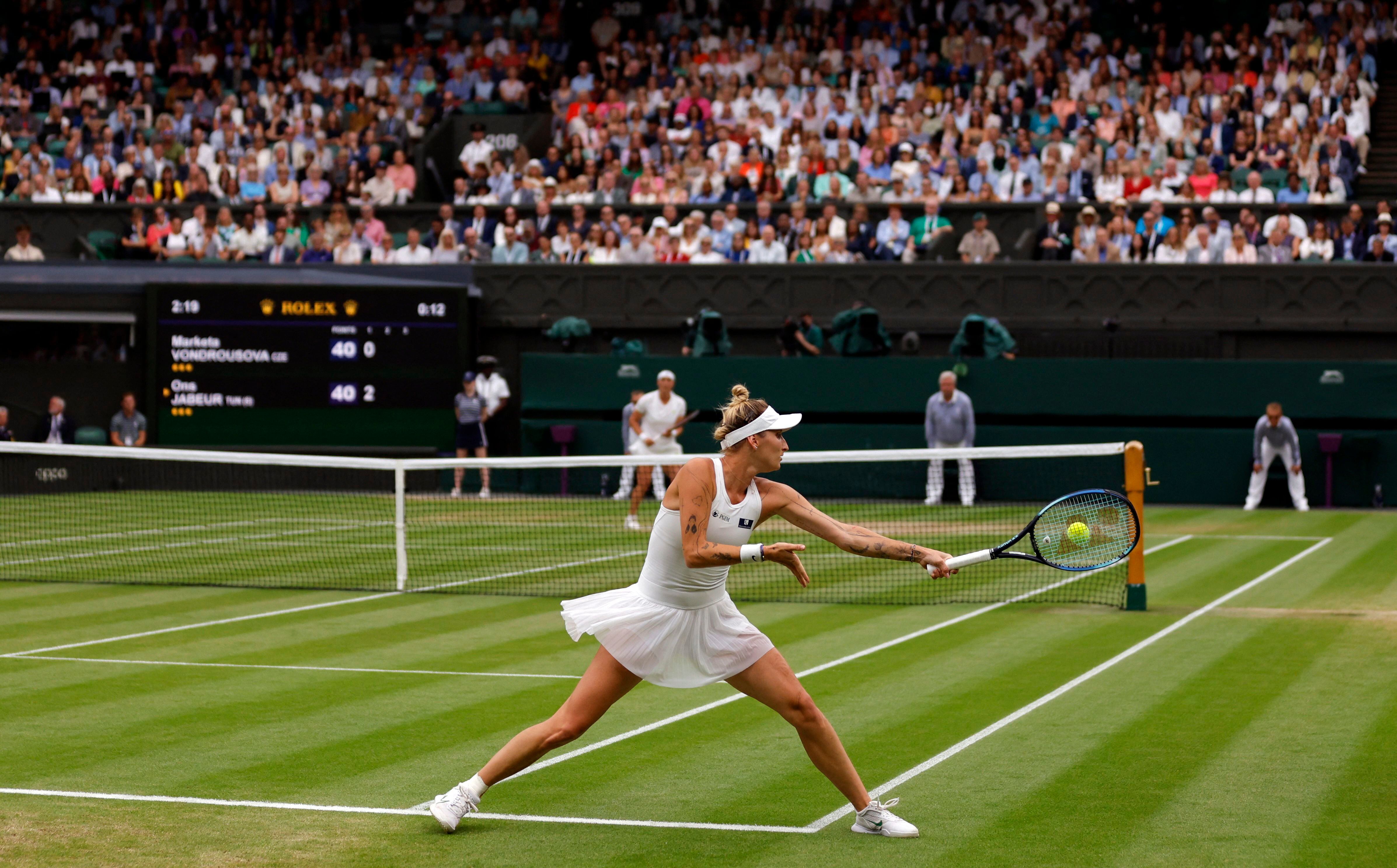 Marketa Vondroušová derrotó a Ons Jabeur por 6-4 y 6-4 (REUTERS/Andrew Couldridge)