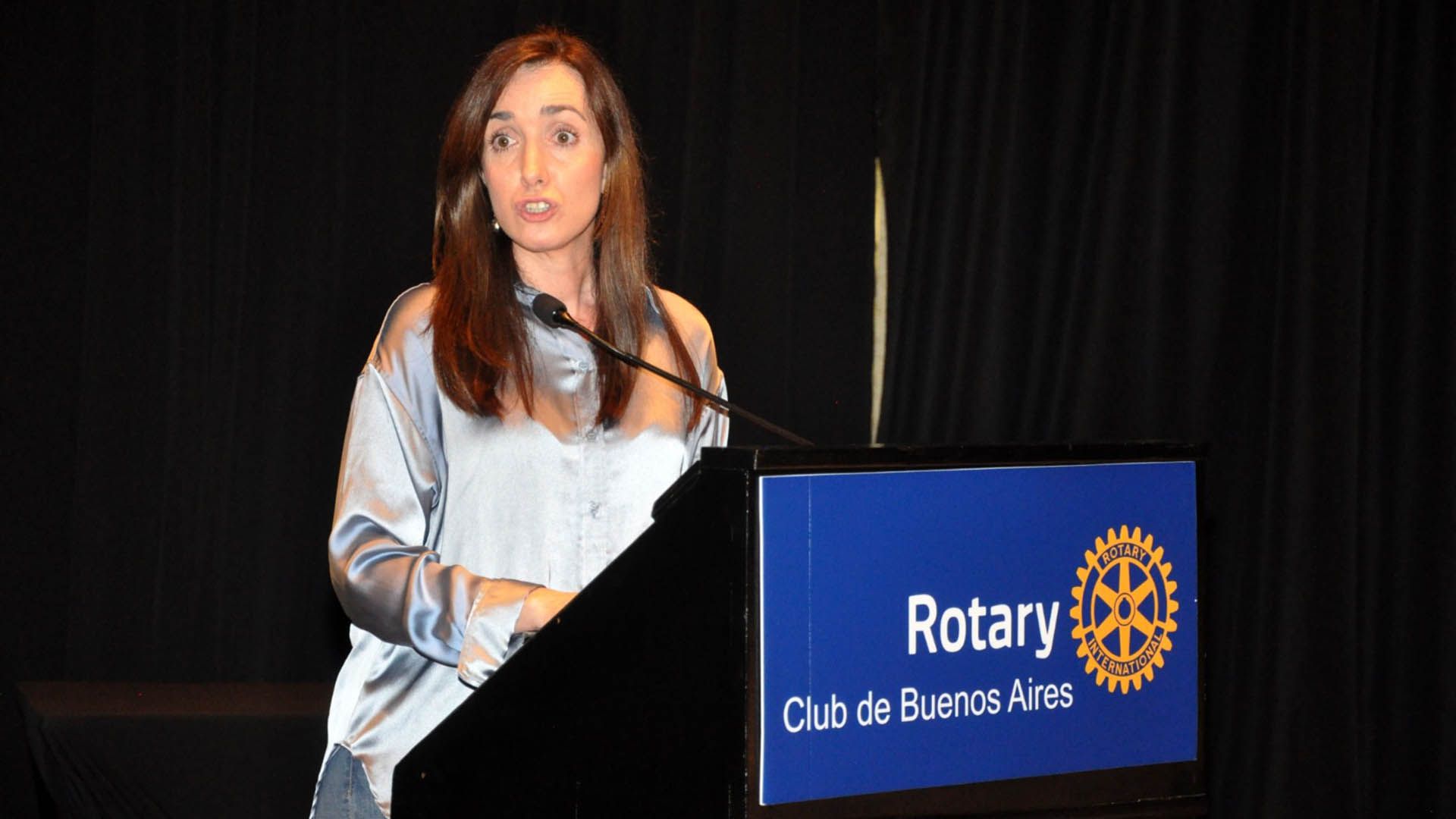 Victoria Villarruel en un encuentro del Rotary Club