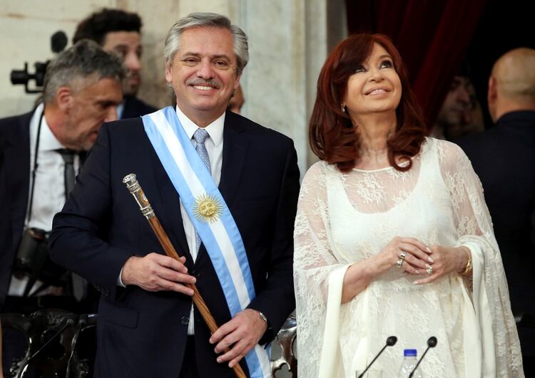 Alberto Fernández junto a Cristina Kirchner durante la jura como presidente y vice