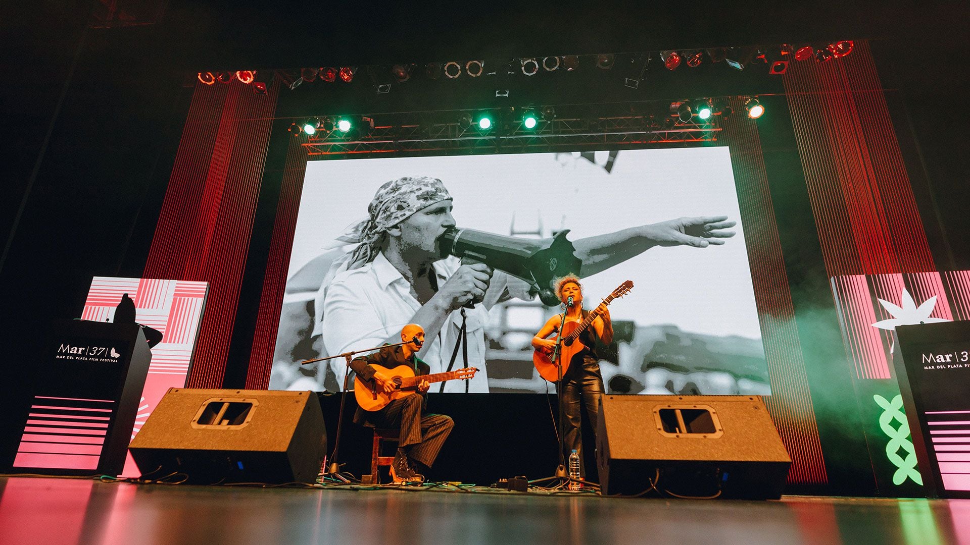 Homenajes, premios a la trayectoria y lo mejor del cine internacional  fueron parte de la apertura del Festival de Cine de Mar del Plata - Infobae