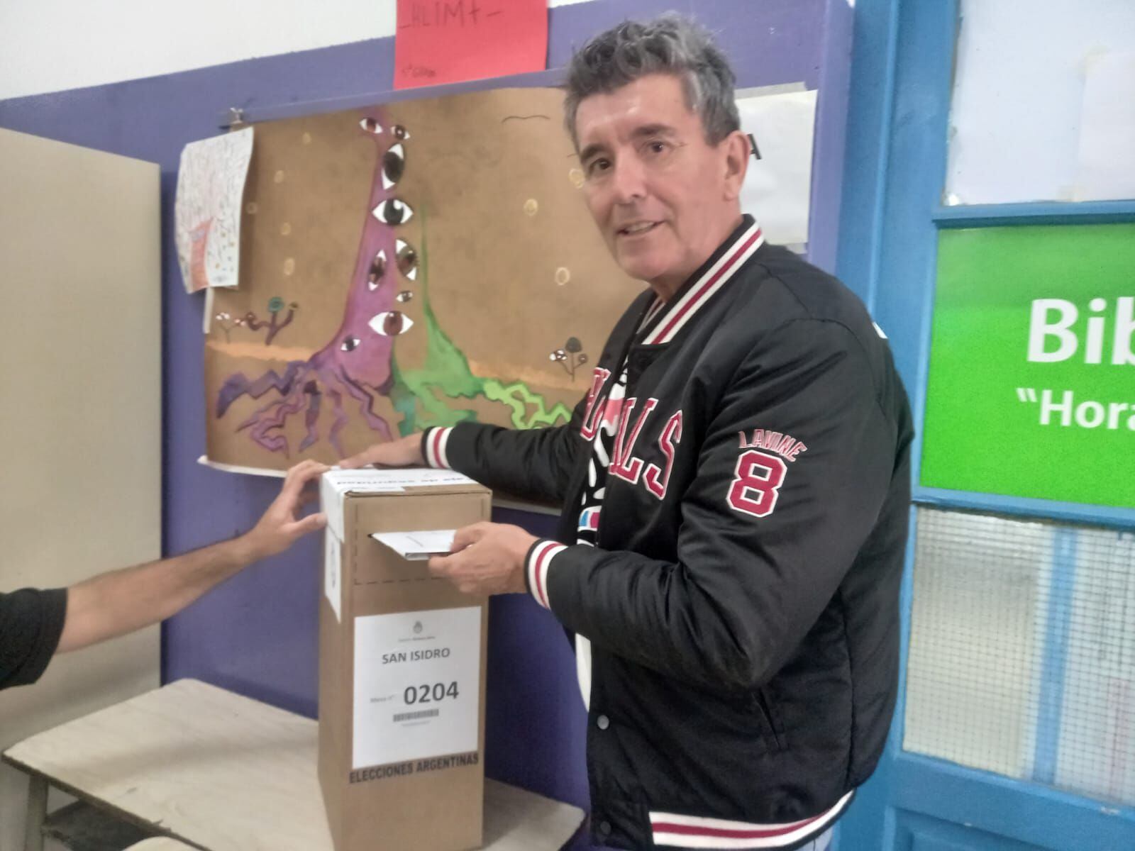 Miguel Ángel Cherutti se acercó a emitir su voto en las elecciones generales (Teleshow)