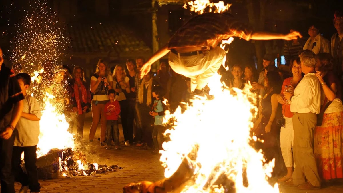 Cómo Es La “quema Del Año Viejo” La Tradición Ecuatoriana De Cada 31