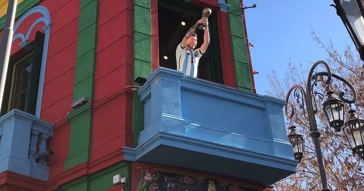 Conmebol sorprende a Lionel Messi con una estatua de tamaño real