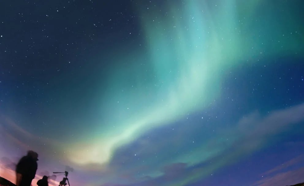 ✨La aurora boreal y la aurora austral, también conocidas como luces del  norte y luces del sur, son más difíciles de observar cerca d