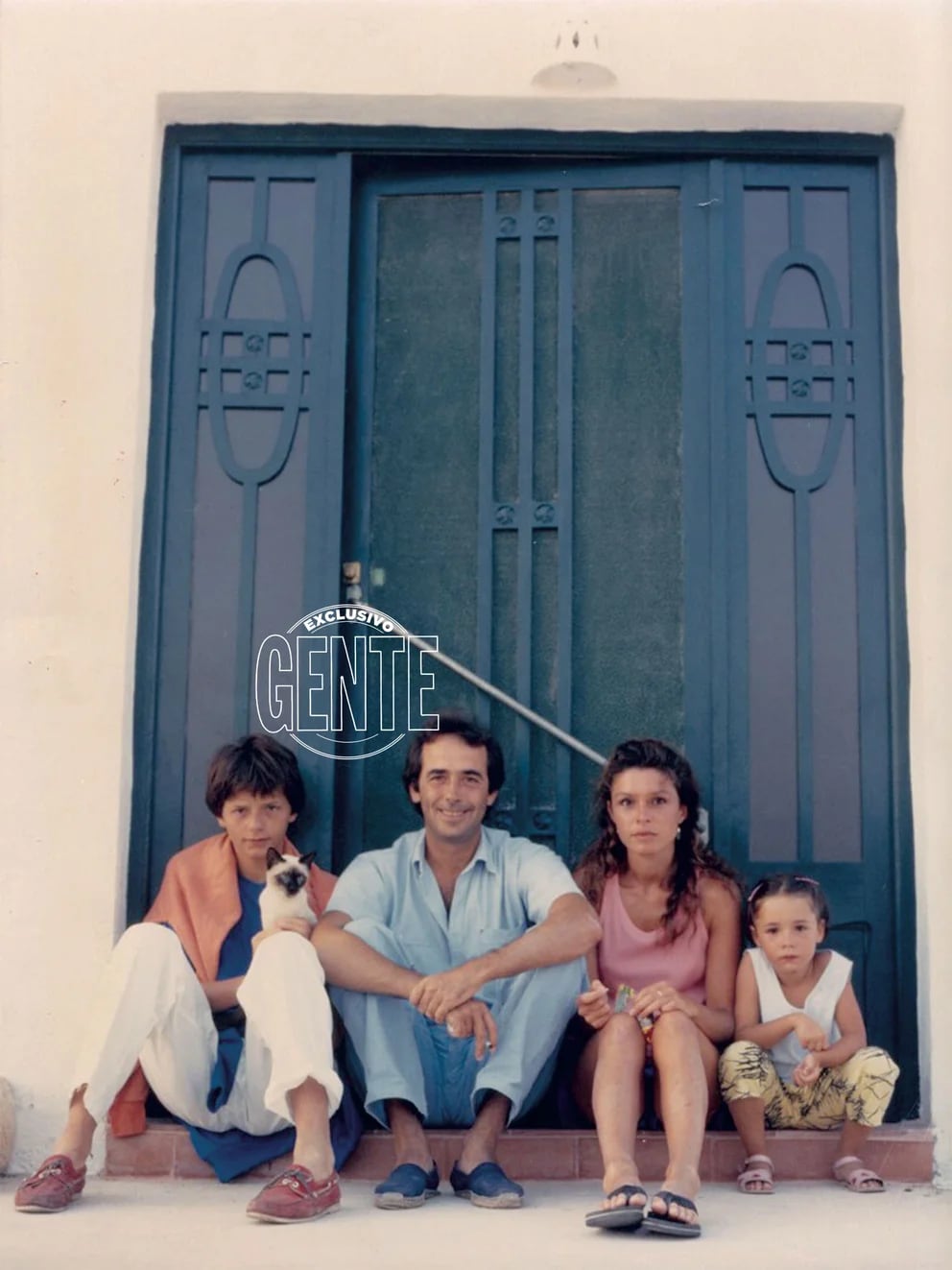 Un discreto matrimonio, tres hijos y una nieta influencer: la familia que  acompaña a Joan Manuel Serrat a sus 80 años