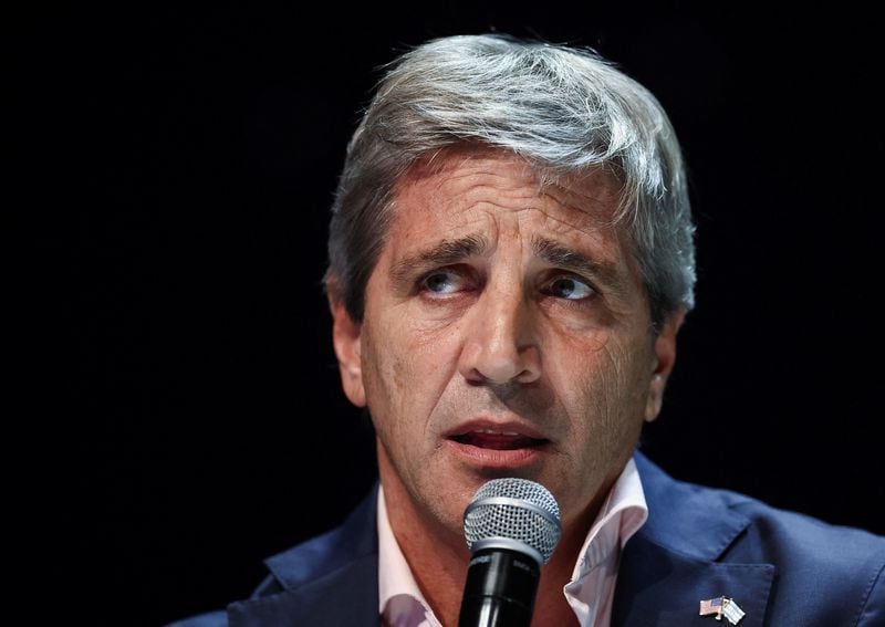 Foto de archivo: El ministro de Economía argentino, Luis Caputo, expone frente a empesarios en Buenos Aires, Argentina. 12 mar, 2024. REUTERS/Agustin Marcarian