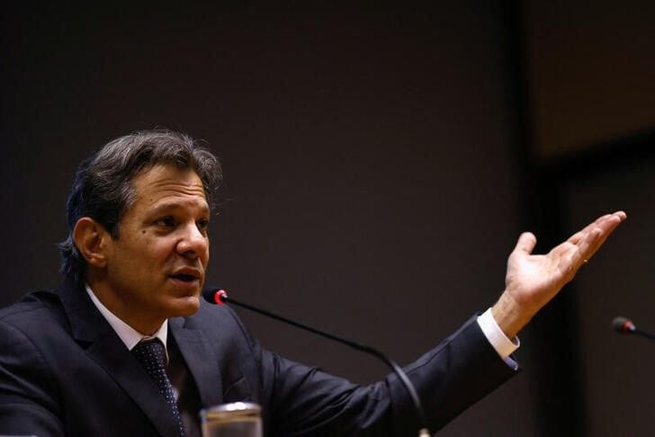 El ministro de Hacienda brasileño, Fernando Haddad, habla durante una conferencia de prensa en Brasilia (REUTERS/Adriano Machado)