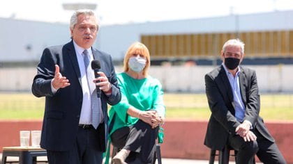 Alberto Fernández junto a Marcela Losardo en Avellaneda 