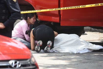 El joven baleado falleció al llegar al hospital y ese fin de semana las redes sociales se estremecieron e hirvieron de rabia y de impotencia con las imágenes grabadas desde el interior de la unidad (Foto: Cristian Hernández/Cuartoscuro)