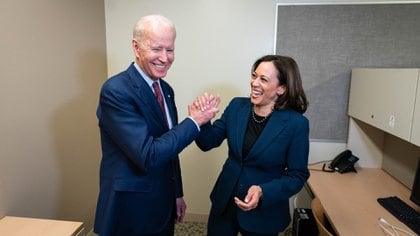 La foto de Biden y Harris, subida en la cuenta de Twitter del candidato presidencial. (@JoeBiden)