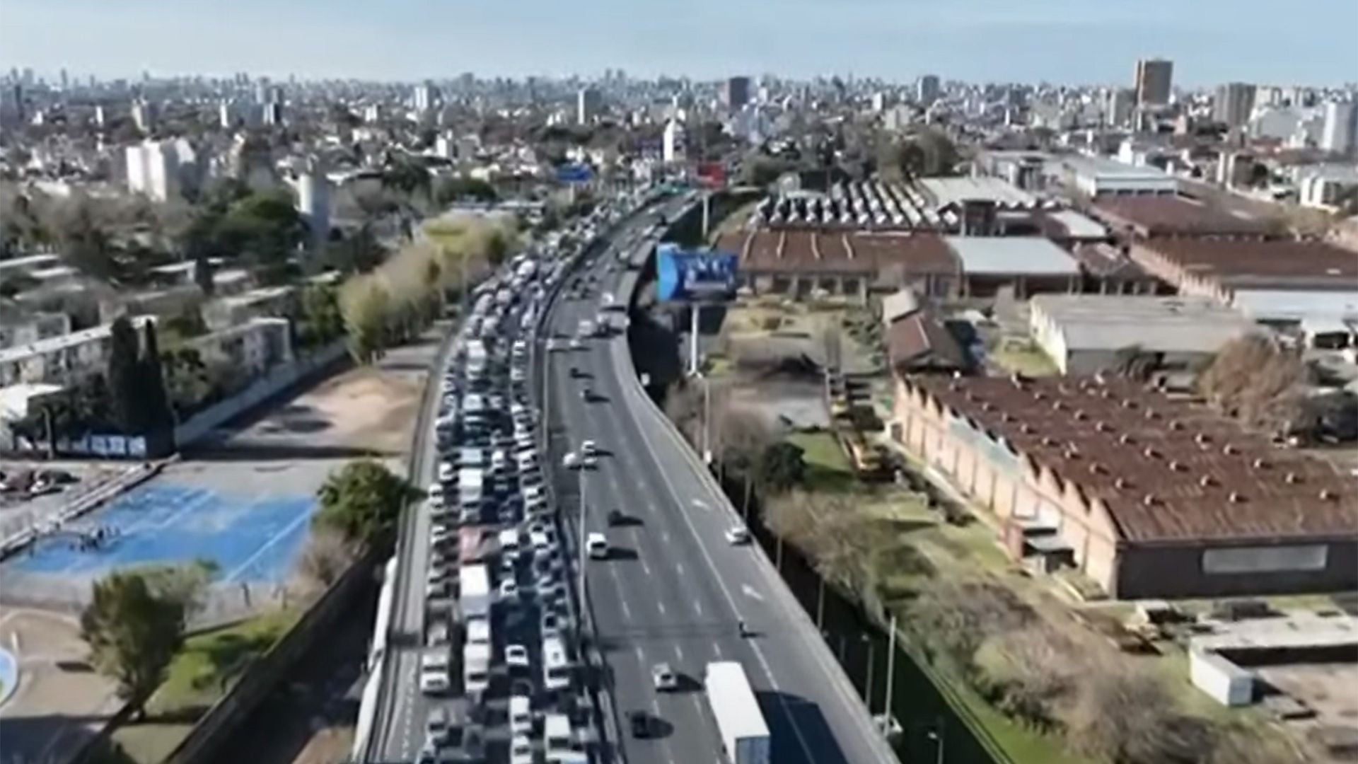 Incendio y colapso en la Autopista 25 de Mayo