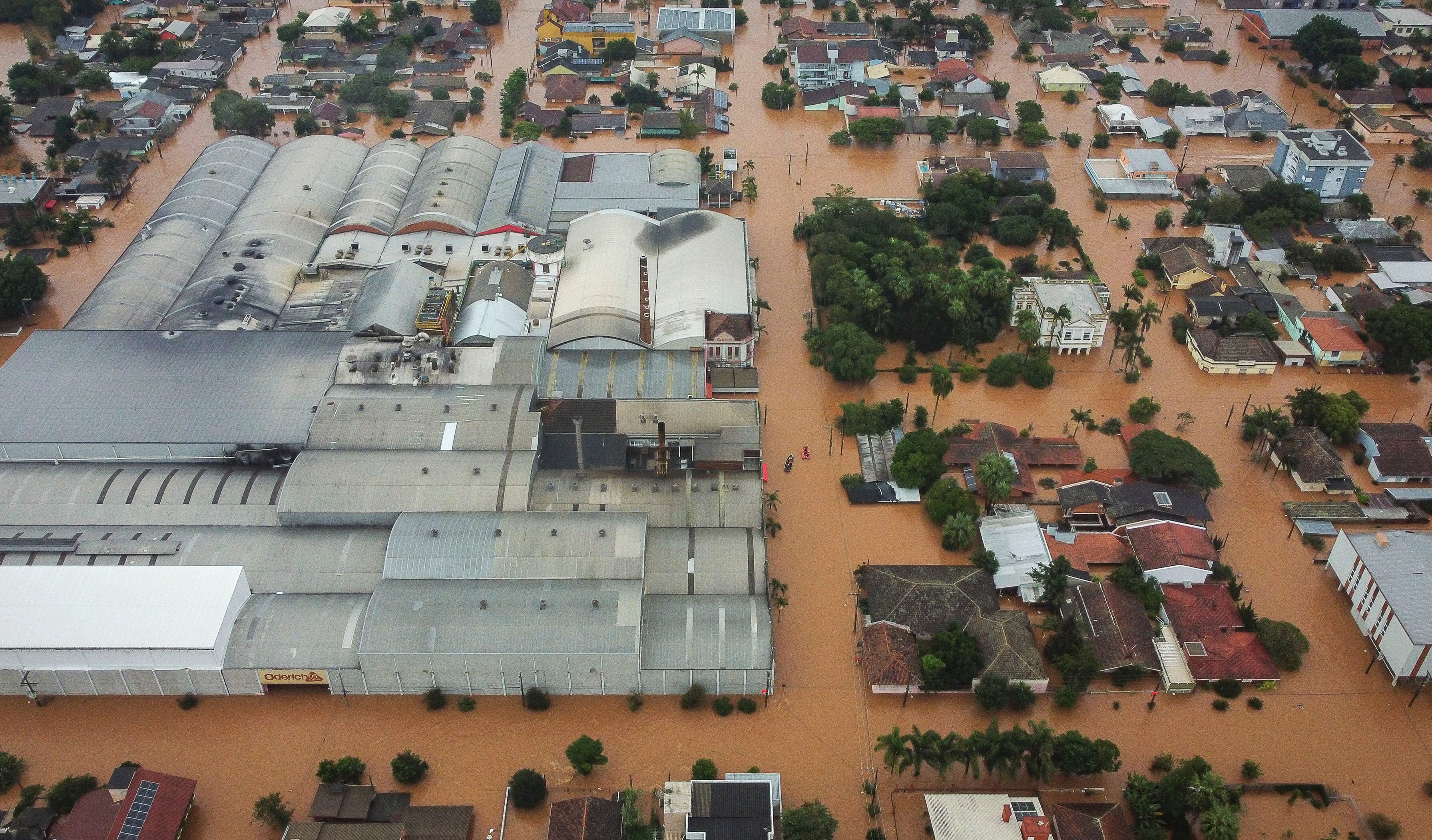 Calles inundadas tras las fuertes lluvias en Sao Sebastiao do Cai, en el estado de Rio Grande do Sul, Brasil (AP Foto/Carlos Macedo)