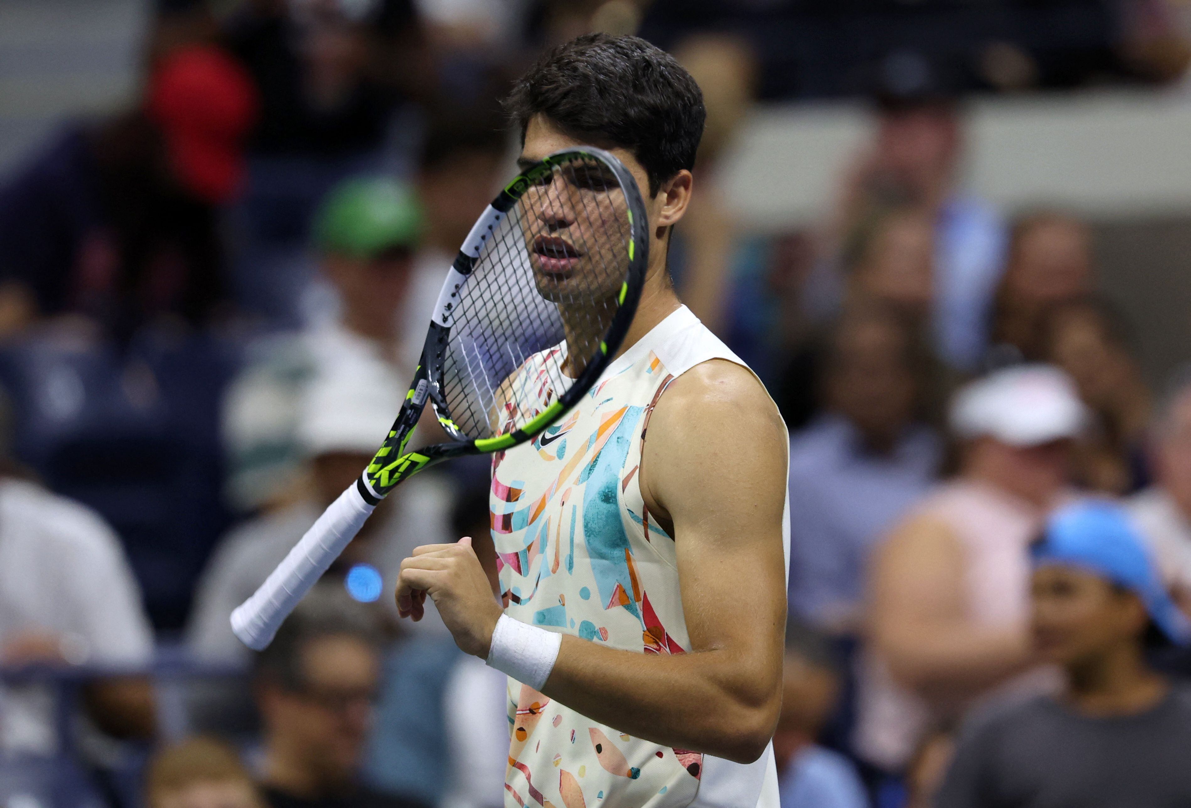 Carlos Alcaraz en su partido de primera ronda ante el alemán Dominik Koepfer. (REUTERS/Shannon Stapleton)