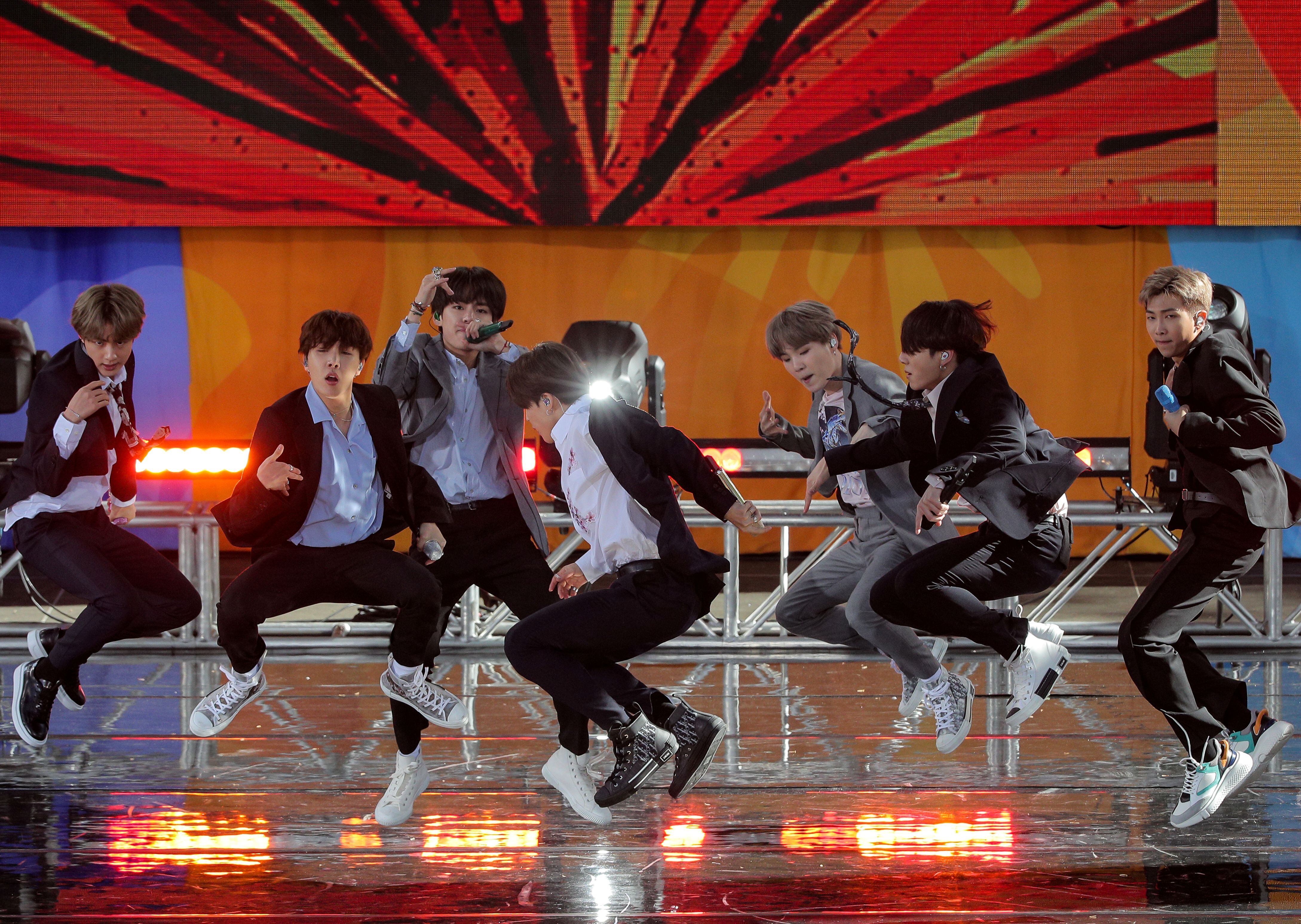 La banda de K-pop, BTS, está nominada en la categoría a mejor grupo internacional (Foto: Reuters/Brendan McDermid/Archivo)