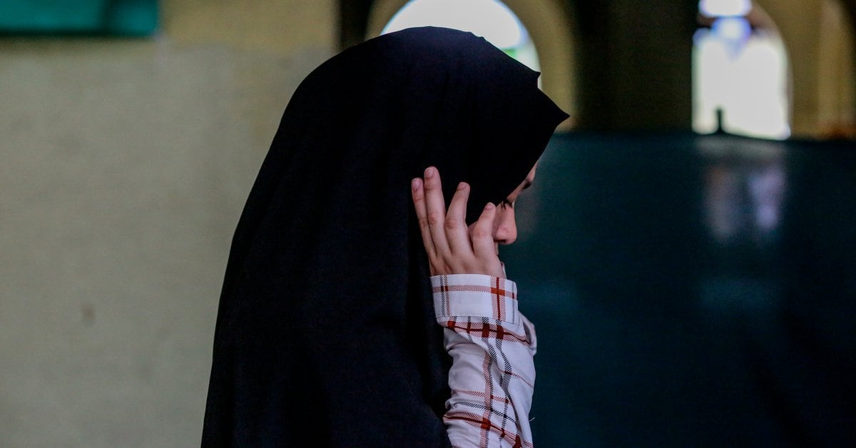 Drama en Francia: adolescente musulmana afeitada y golpeada por sus padres por enamorarse de un cristiano