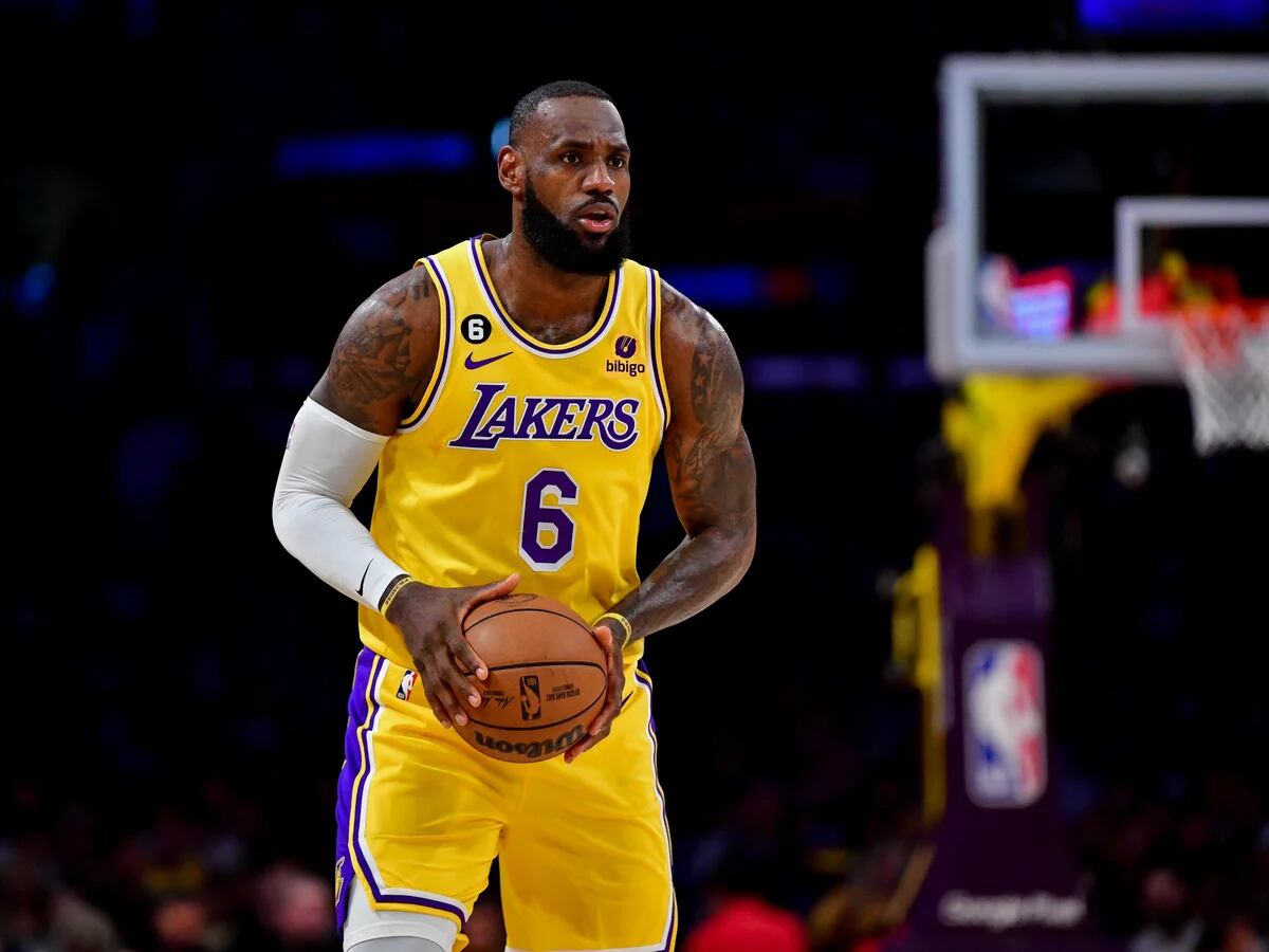 LeBron James comienza a valorar la idea de retirarse, tras el