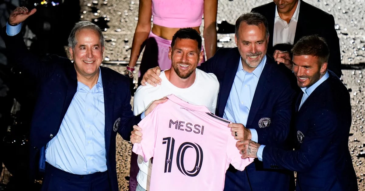 Inter Miami boss asks Lionel Messi to convince him to join MLS