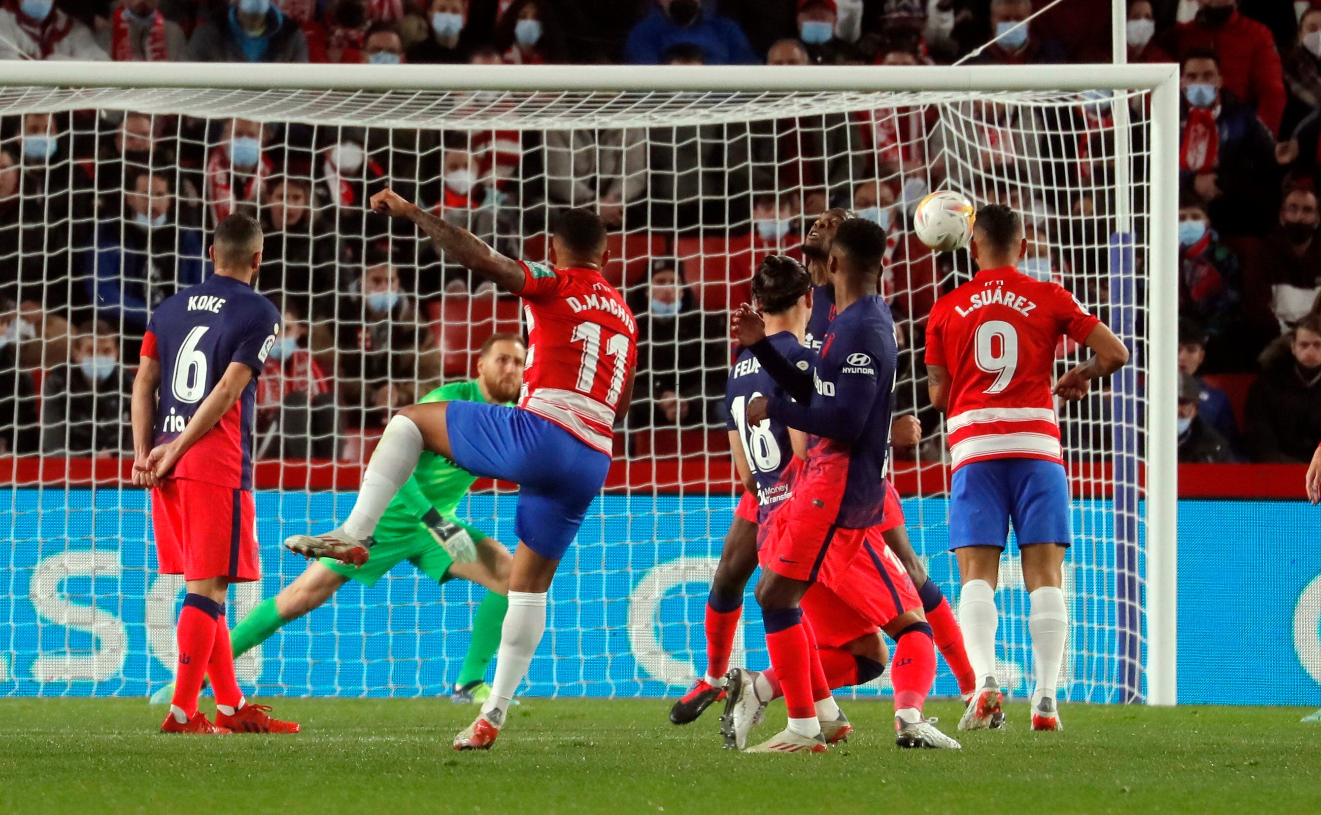 Darwin Machís anota el 1-1 del encuentro entre Granada y Atlético de Madrid / (REUTERS/Jon Nazca)