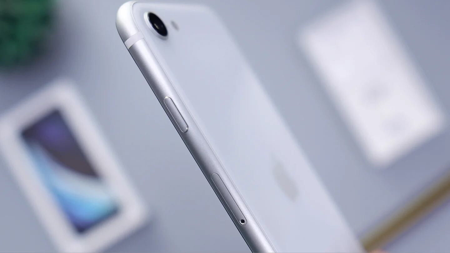 Adiós al iPhone SE? Apple podría cancelar su producción por falta de éxito