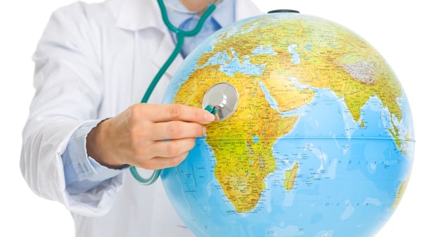 La OMS destaca el trabajo voluntario de varios médicos y enfermeros en todo el mundo (iStock)