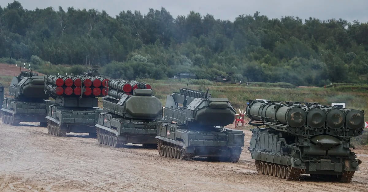 Les services de renseignement américains ont averti que la Russie prévoyait une frappe militaire impliquant 175 000 soldats contre l’Ukraine.