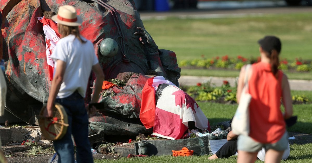 Protesters tear down statues of Queen Elizabeth II and Queen Victoria in Canada