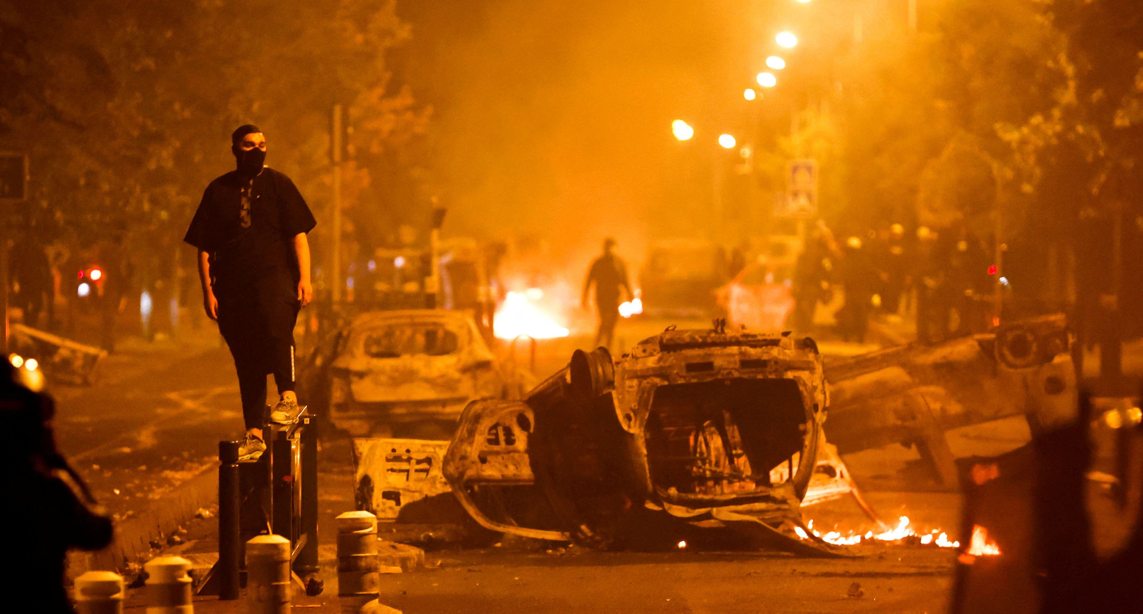 Más De 875 Detenidos Y Casi 250 Policías Heridos En Francia Durante La Tercera Jornada De