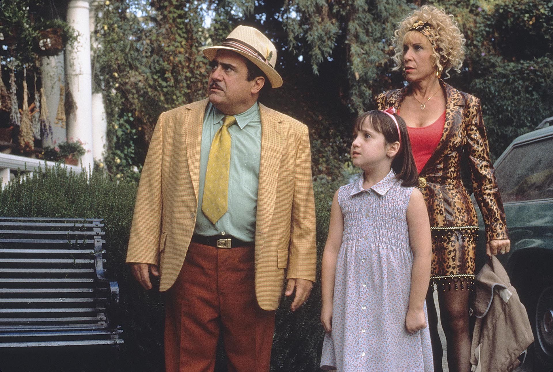 Danny De Vito, Mara Wilson y Rhea Perlmanen en 