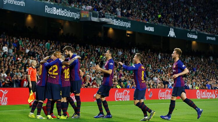 Soccer Football â La Liga Santander â Real Betis v FC Barcelona â Estadio Benito Villamarin, Seville, Spain â March 17, 2019 Barcelonaâs Lionel Messi celebrates scoring their first goal with Arturo Vidal, Gerard Pique and team mates REUTERS/Marcelo del Pozo