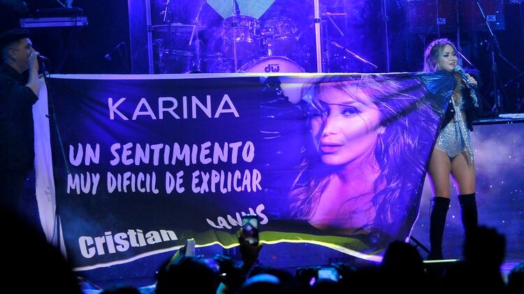En 2009, Karina se presentó en el Teatro Colonial, donde realizó una doble función presentando allí su quinto álbum 