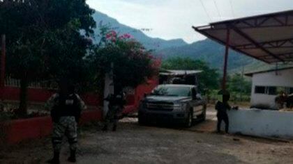 Detienen a dos personas y aseguran armamento en Jalisco 5SHMBEJVM5C3NBK5Z5BENKVQNM