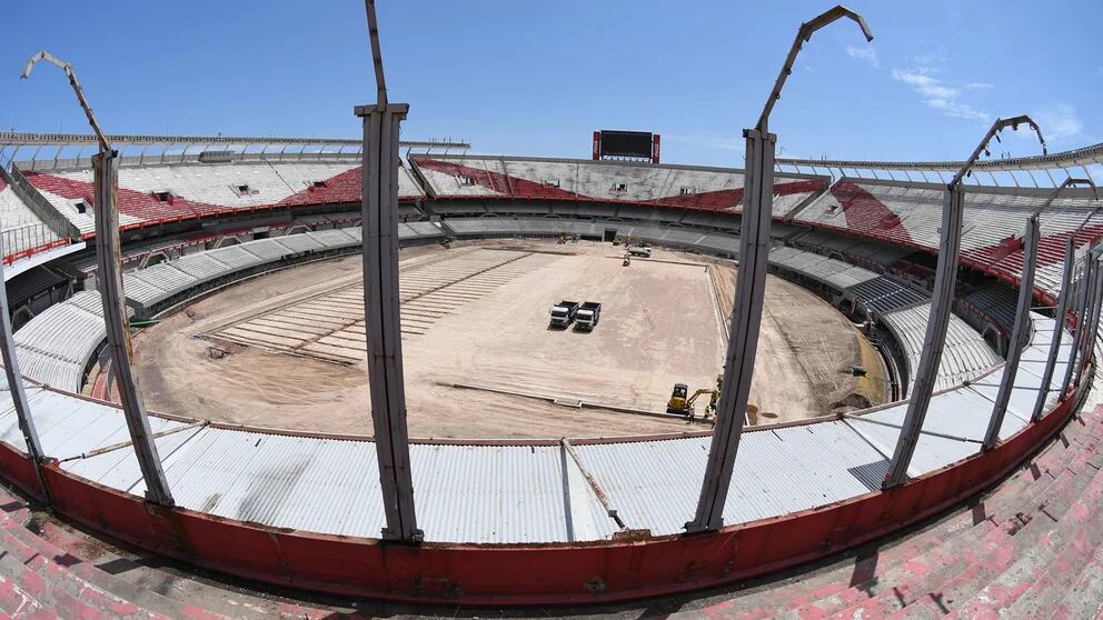 Club Sportivo Italiano on X: OBRAS EN MARCHA Esta mañana comenzaron los  trabajos de remodelación en el estadio. Se inició el arreglo del alambrado  perimetral del campo de juego. También se realizará