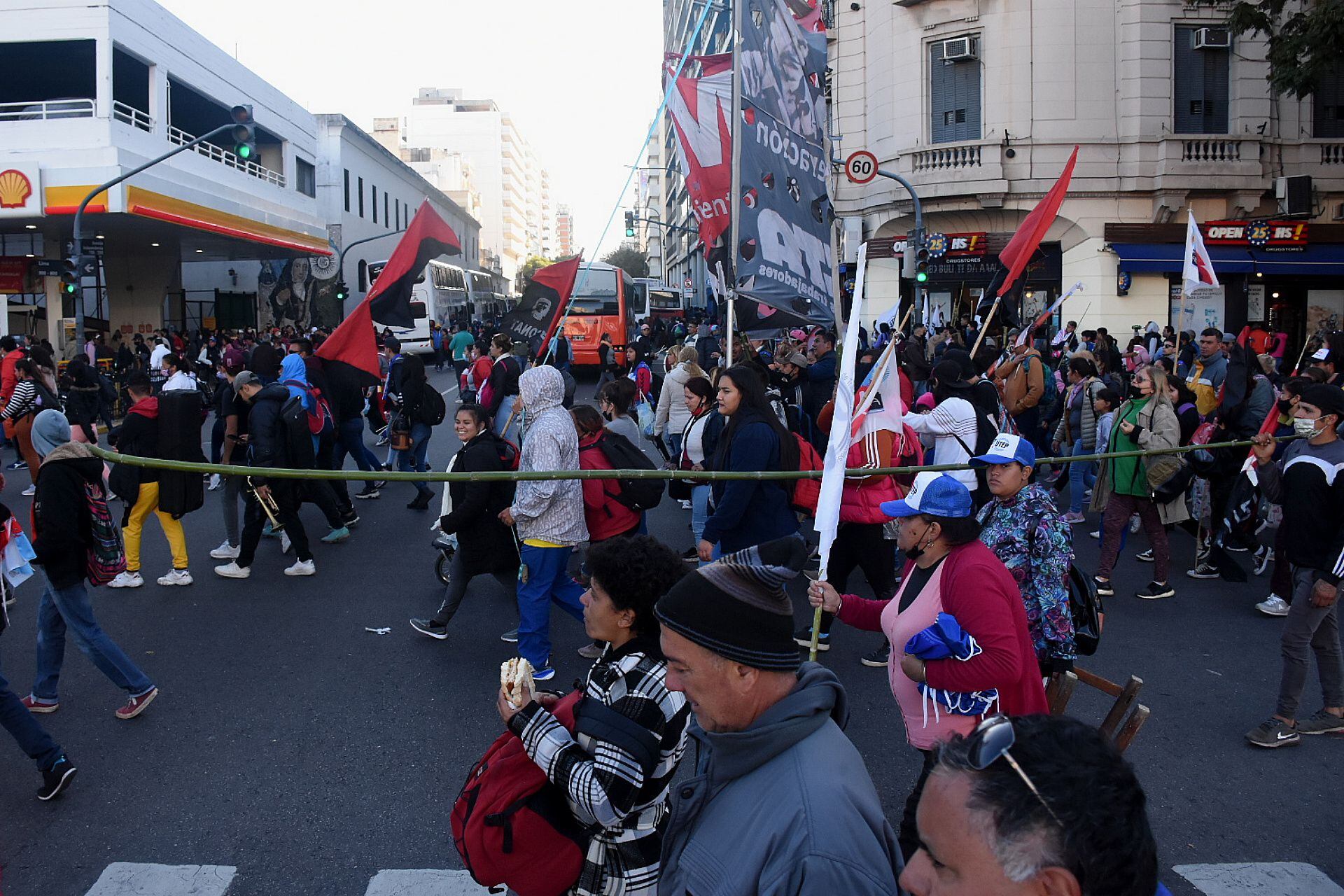 1 de mayo / dia del trabajador/ movimientos sociales marcha