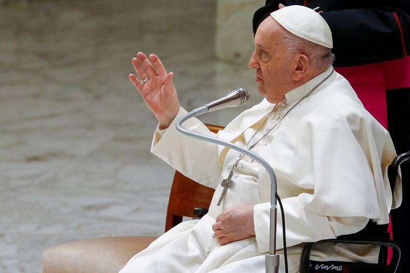 FOTO DE ARCHIVO: El papa Francisco habla durante un encuentro con la dirección, el personal y los pacientes del Hospital Infantil Bambino Gesu con motivo del centenario de la donación del hospital a la Santa Sede, en el Aula Pablo VI del Vaticano. 16 de marzo de 2024. REUTERS/Ciro De Luca/Archivo